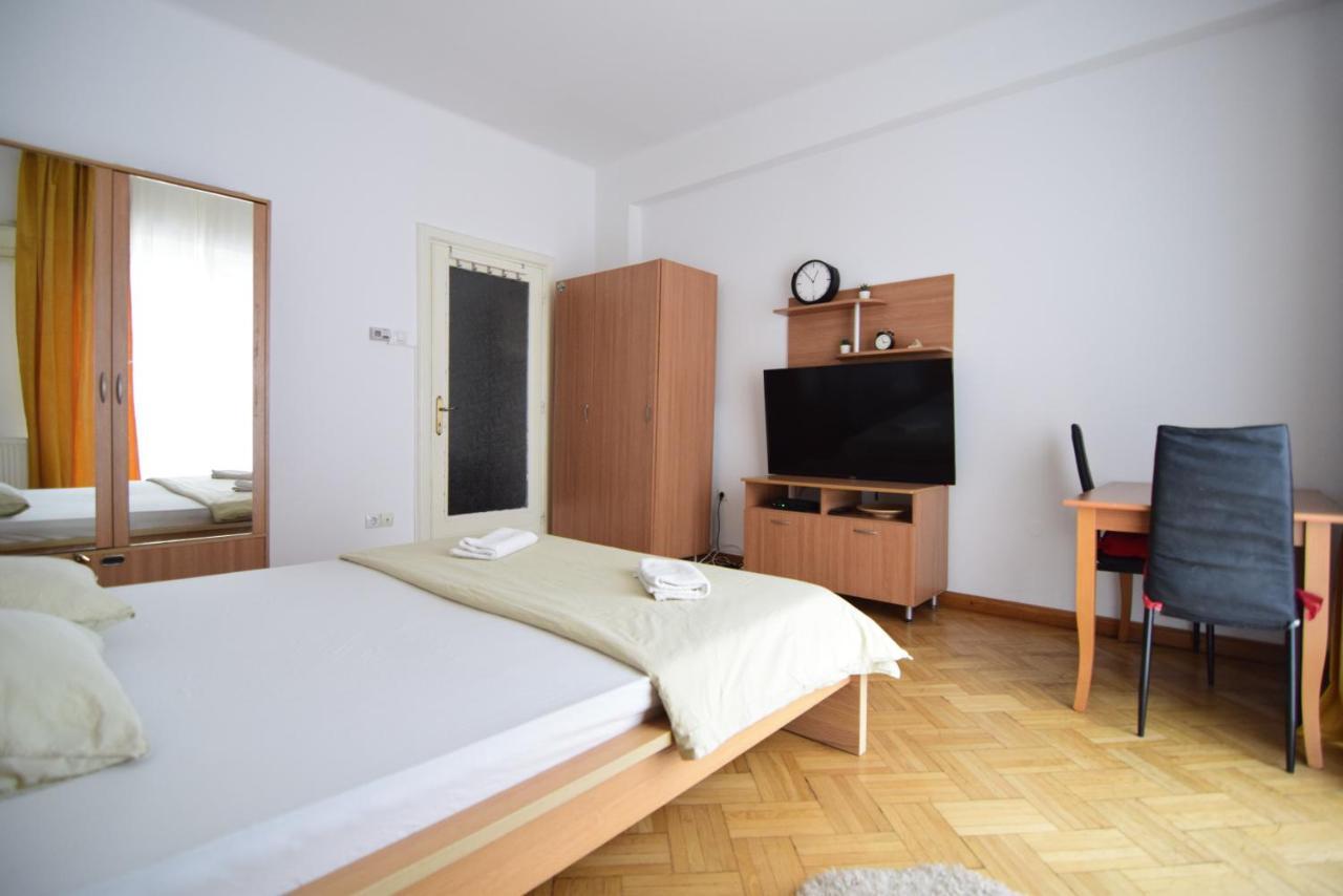 Resedinta Lui Calin - Calea Victoriei Near Royal Palace บูคาเรสต์ ภายนอก รูปภาพ